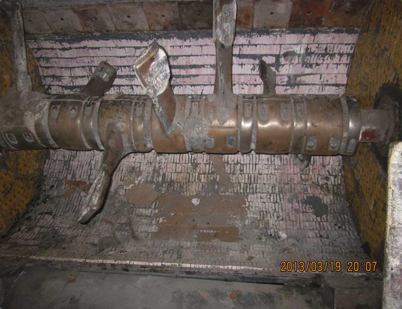 攪拌機內壁襯貼耐磨陶瓷實圖(貼瓷完成) 攪拌機內壁襯貼耐磨陶瓷實圖(貼瓷完成)